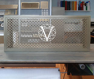Экран декоративный на радиатор отопления 1500х550х220. Латунь, сталь, алюминий (фото 2)