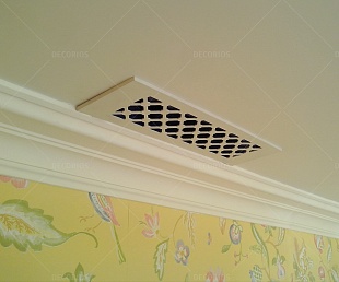 Вентиляционная решётка потолочная с окраской 300х95х4мм (фото 1)